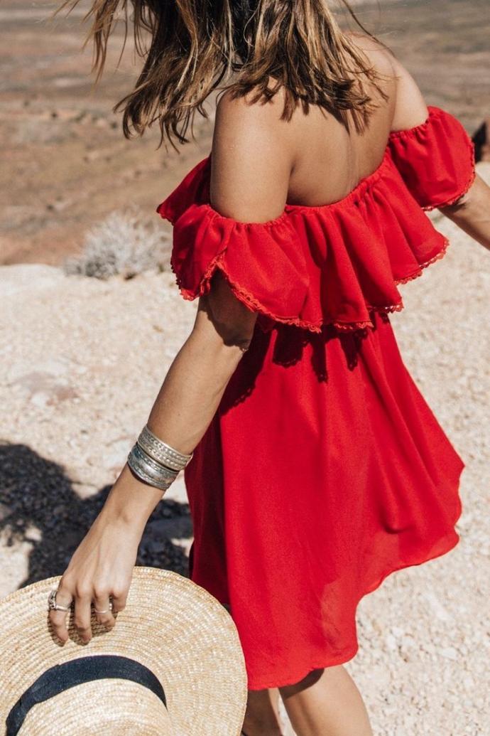 Do men really find the color red on women attractive?