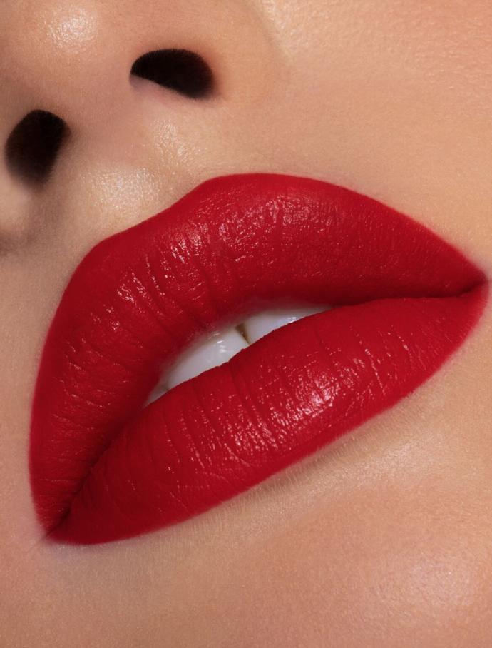 Do men really find the color red on women attractive?