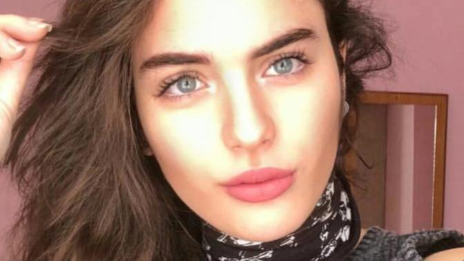Which angel faced girl looks more beautiful?