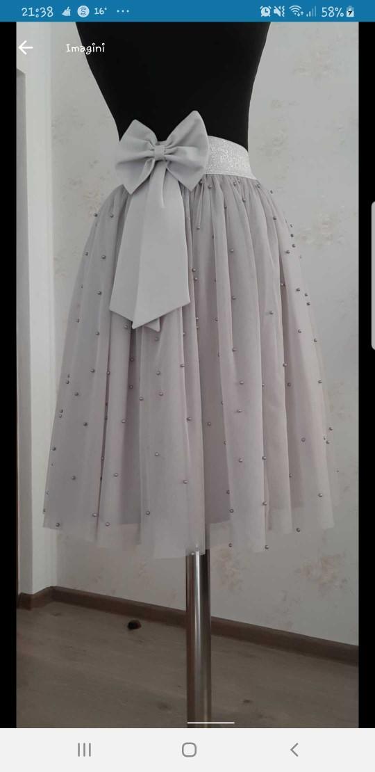 Which colour looks better for this skirt model??
