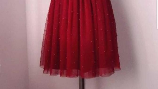 Which colour looks better for this skirt model?