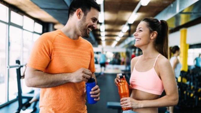How to flirt in the gym?