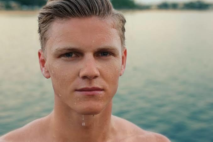 Would you like if men had natural smooth face?