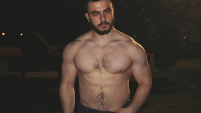 Girls, which body do you prefer on a guy?