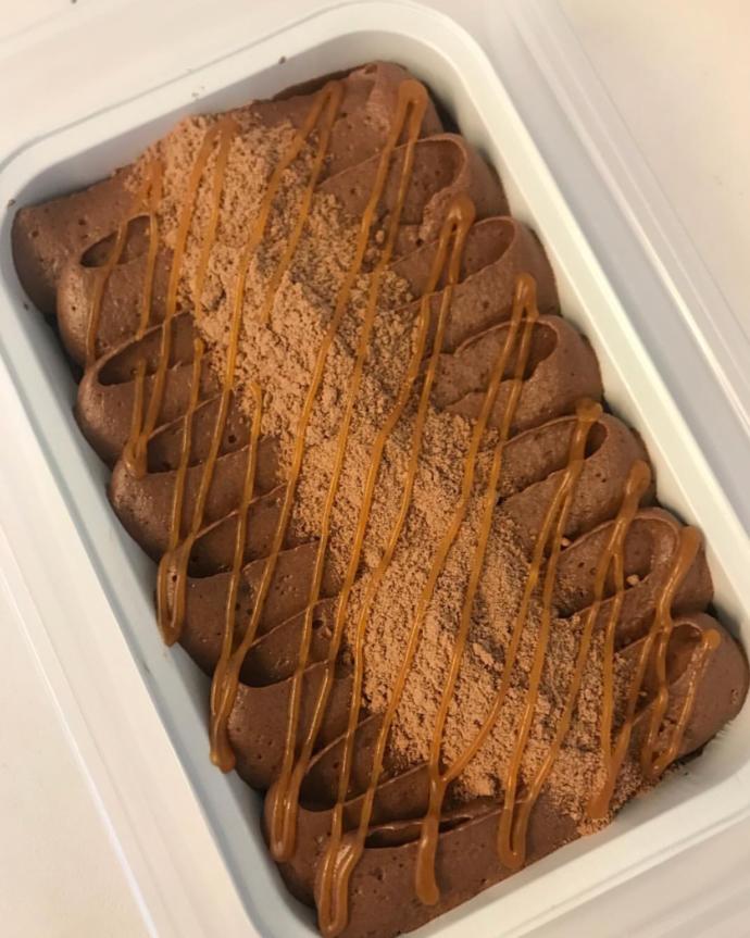 Which cake looks delicious?