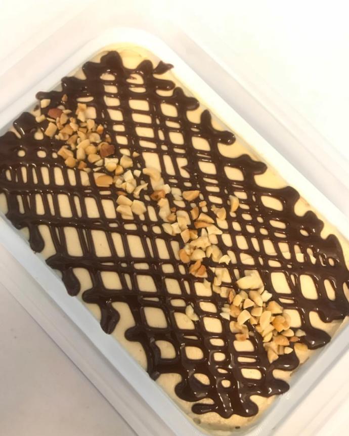 Which cake looks delicious?