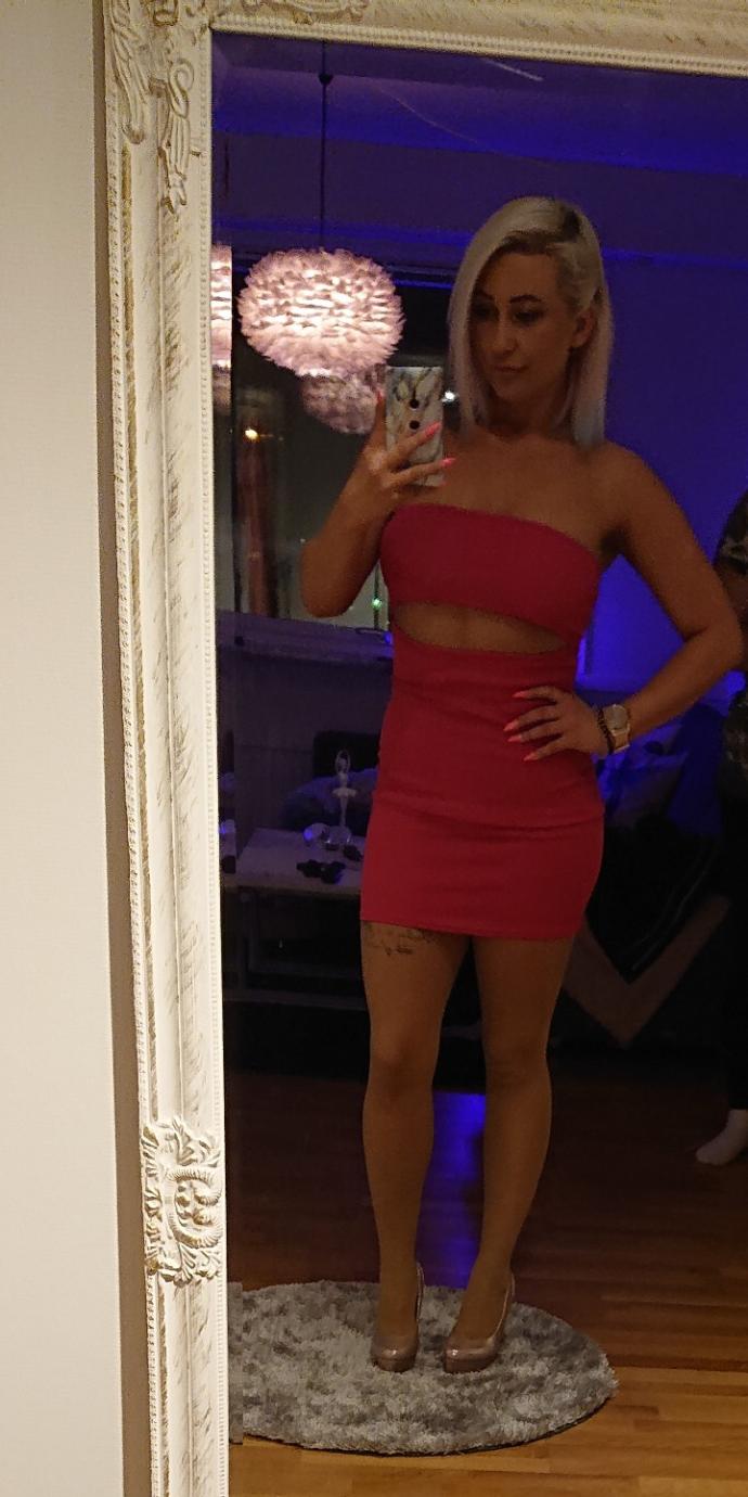Do you prefer to wear a dress or pants for a night out??