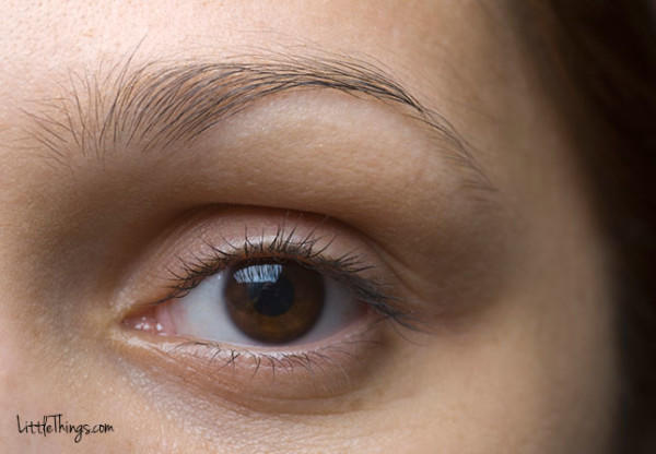 Guys, Do you like Nude eyes or eyes With eyeshadow;as an accessory matching colour with outfit?🌼?