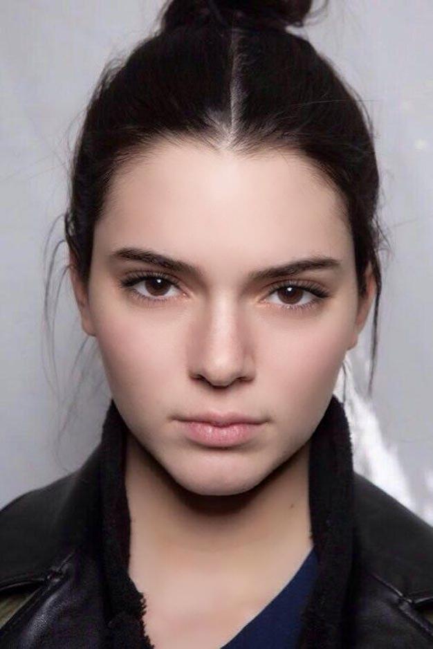 Which type of the MAKEUP you think is the purpose to enhance girl beauty that men like ? Covering flaws VS adding only colours(like accessory)?