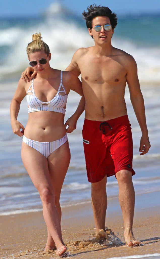 Girls, Do you like the Fuller curvier body shape of women or plain shape of men?
