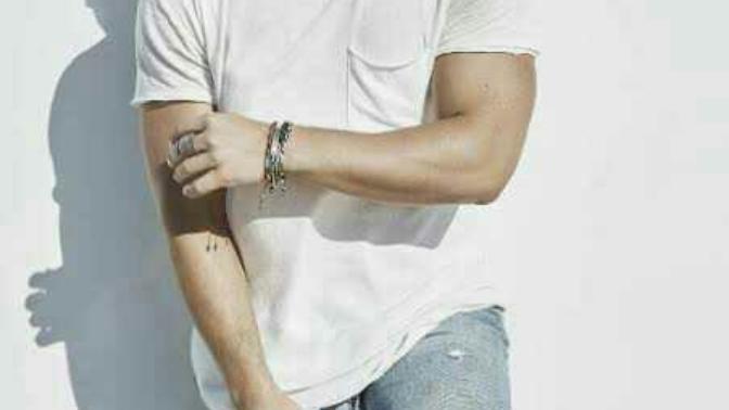 Girls do you find Nick Jonas attractive?