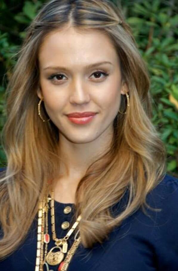 Who you think is prettier or better looking - Miranda Kerr or Jessica Alba?