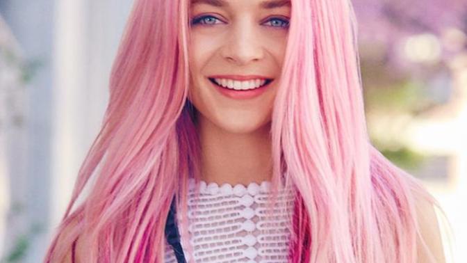 Is dyed hair attractive on girl?
