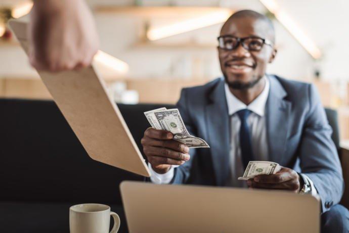 Should tipping wait staff be mandatory?
