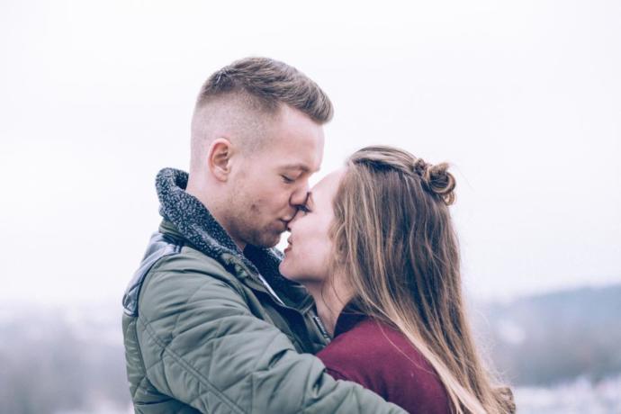 True or false: Beautiful women have relationships and dating opportunities fall into their lap without trying?
