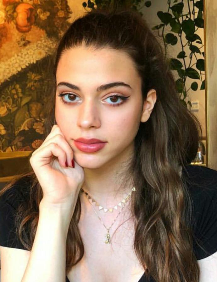 Which hot natural girl is more attractive?