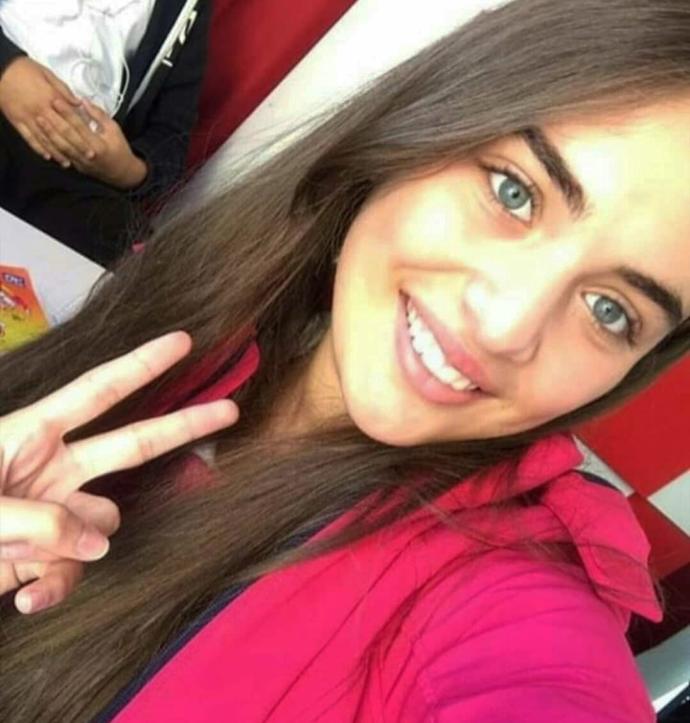 Which hot natural girl is more attractive?