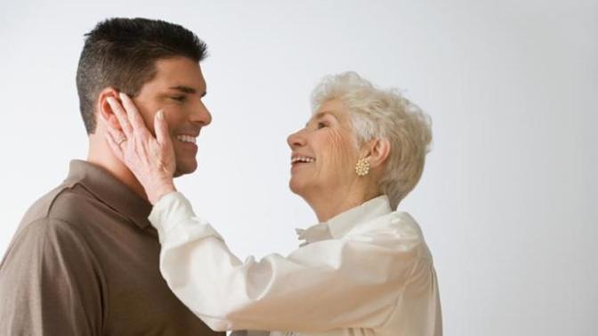 Guys, are you a mama's boy? Ladies, would you date a Mama's boy?
