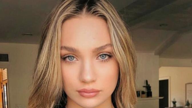 Which hot blue eyed girl is more beautiful?