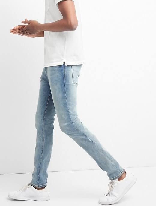 Skinny jeans or loose fit on men?