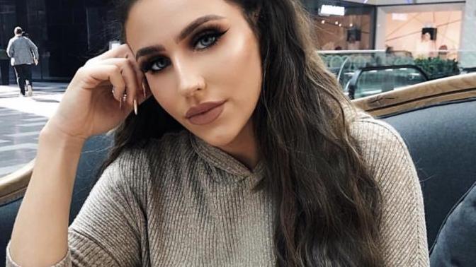 Are girls with more makeup more aesthetically pleasing?