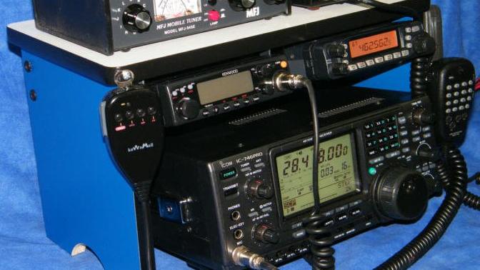 Is there any Ham (Amateur) and CB radios people on here?