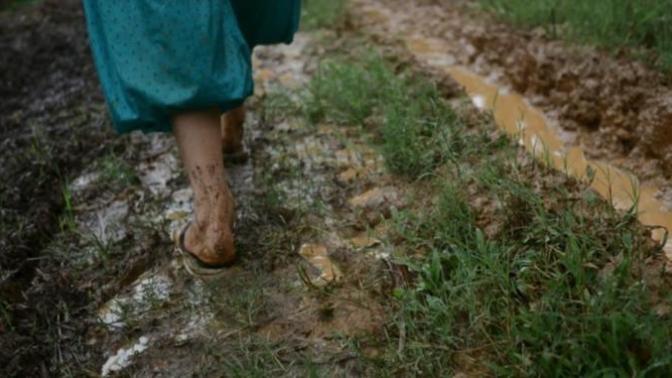 Can you stand walking barefoot in sticky mud?