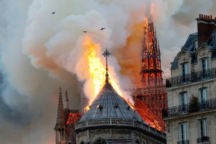 Notre-Dame building collapses in flames?
