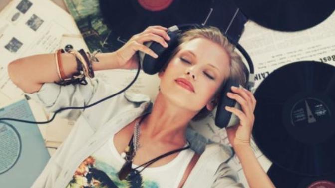 What song or cd are you listening to a lot recently, what is currently your jam?