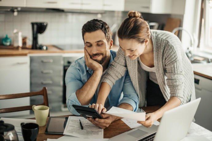 In a relationship, who should be the head of the household?