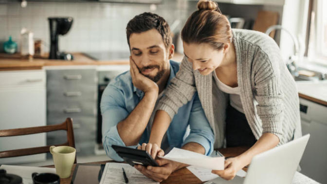In a relationship, who should be the head of the household?