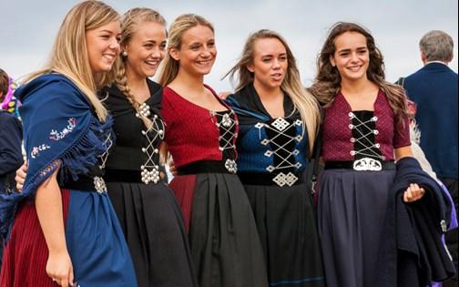 Which country has the best traditional clothing?
