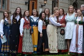 Which country has the best traditional clothing?