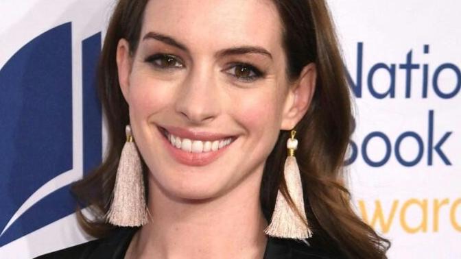 Who do you think is prettiest or the most good looking - Scarlett Johansson, Anne Hathaway or Jessica Alba?