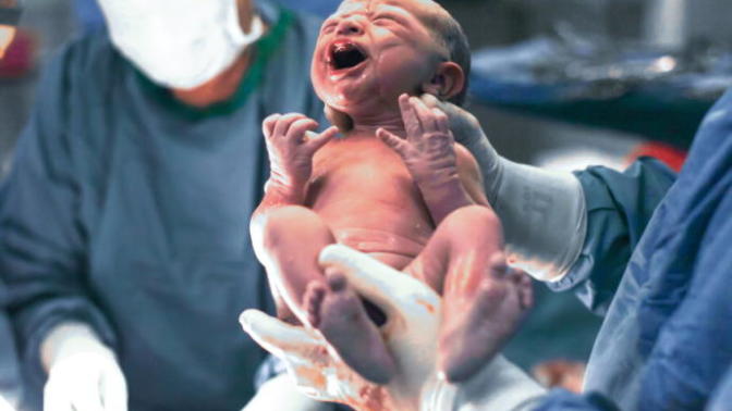 My boyfriend doesn't want to watch the birth?
