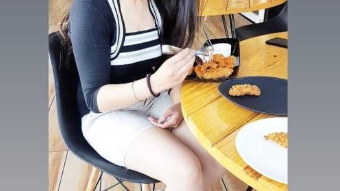 Is that the correct way to eat fried chicken?