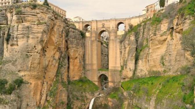 Would you want to see and travel over the Puente Nuevo in Spain?