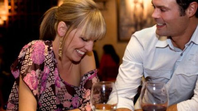 Who know how to get a date with a stranger in person, without help with a computer, cellphone or something similar?