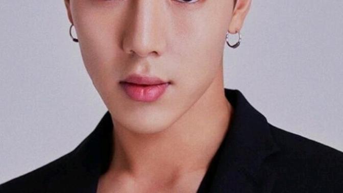 Do you think the guy in this picture is handsome?