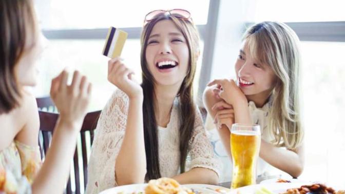 How obligated do you feel in your mind to return favors done for you by friends/family?