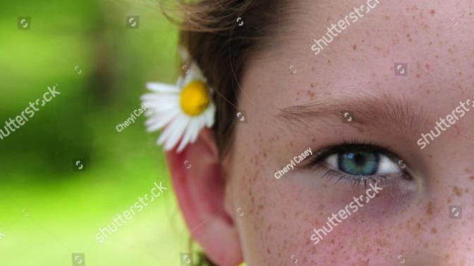 Girls, can I love someone purely as much as I could put a daisy above her ear?