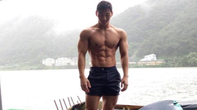 Is it weird if a guy's upper body is shorter than his lower body?