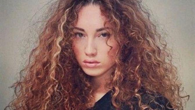 Is frizzy/wild or messy hair unattractive?