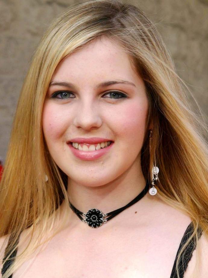 Honestly, do you think Ashlie Brillault is pretty?
