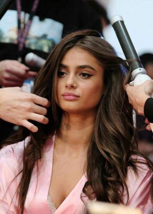 Who do you think is prettier - Taylor Hill or Barbara Palvin?