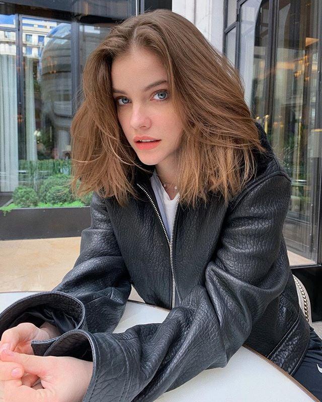 Who do you think is prettier - Taylor Hill or Barbara Palvin?