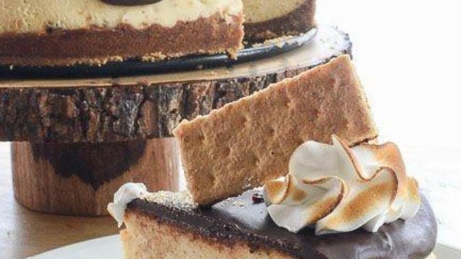 Hot chocolate and S'mores anyone?🍫☕?