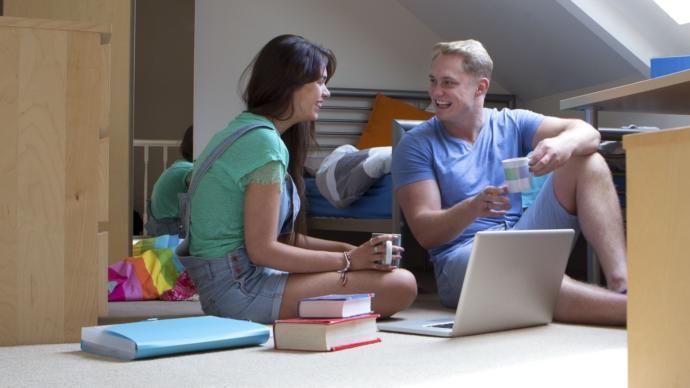 Is it weird for opposite gender roommates to live together?