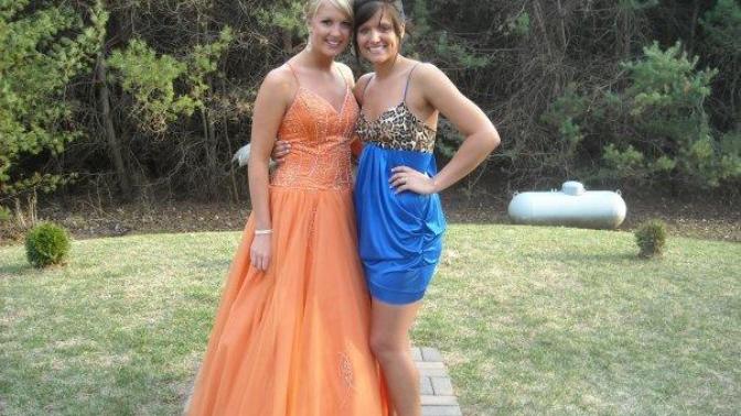 My cousin just showed me her prom photo from last Saturday. she's in blue! Adorbs!! Do you remember your proms?
