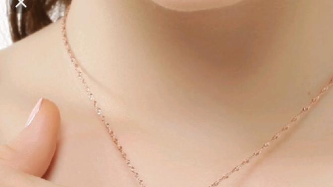 Which necklace is pretty?